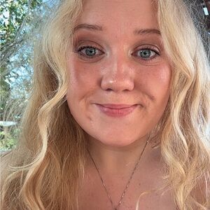 Meet your Posher, Victoria